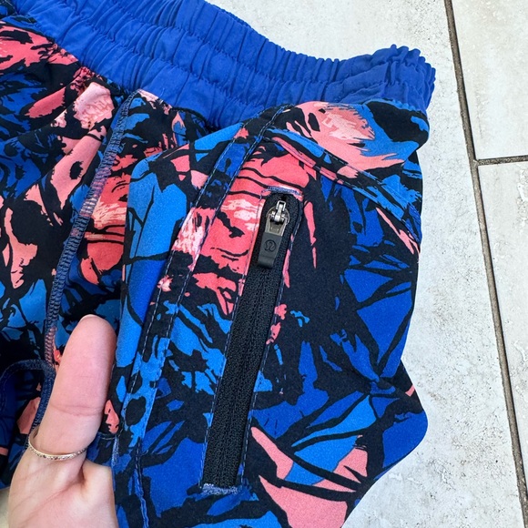 lululemon tracker shorts - Picture 2 of 4